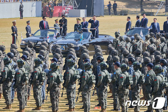 지난해 10월1일 충남 계룡대 대연병장에서 열린 제74주년 국군의 날 기념행사. 2022.10.1 / 대통령실 제공, 뉴스1