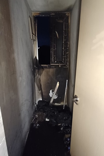 지난달 31일 오후 8시쯤 경기 남양주시 별내동에 있는 21층짜리 아파트 9층에서 불이 났다. 사진은 불에 탄 아파트 다용도실 모습 /뉴스1-남양주소방서 제공